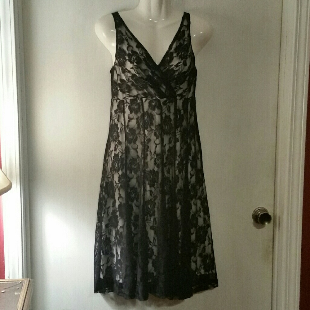 Glamour Size 8 Black Rose Lace Dress